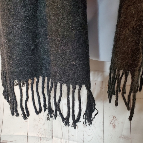 Gray Wool-like scarf - Picture 3 of 5
